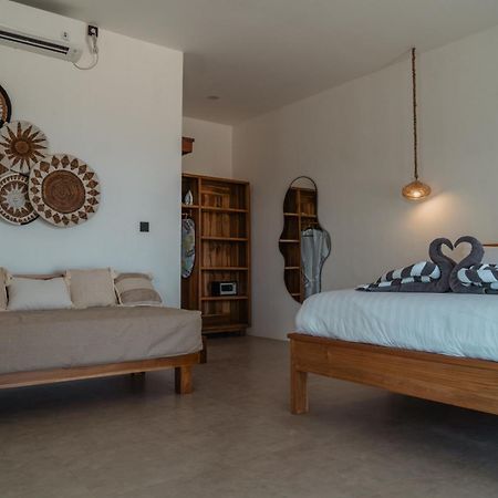 Sunscape Villa - Beachfront And Private Pool 길리 아이르 외부 사진