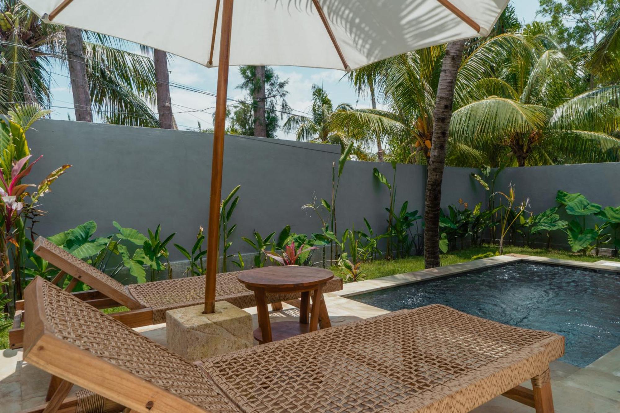Sunscape Villa - Beachfront And Private Pool 길리 아이르 외부 사진